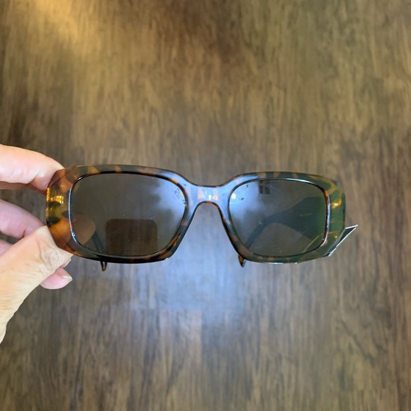 Express rectangular frame sunglasses